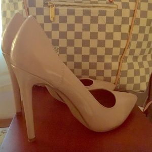 Steve Madden Nude patent leather heels